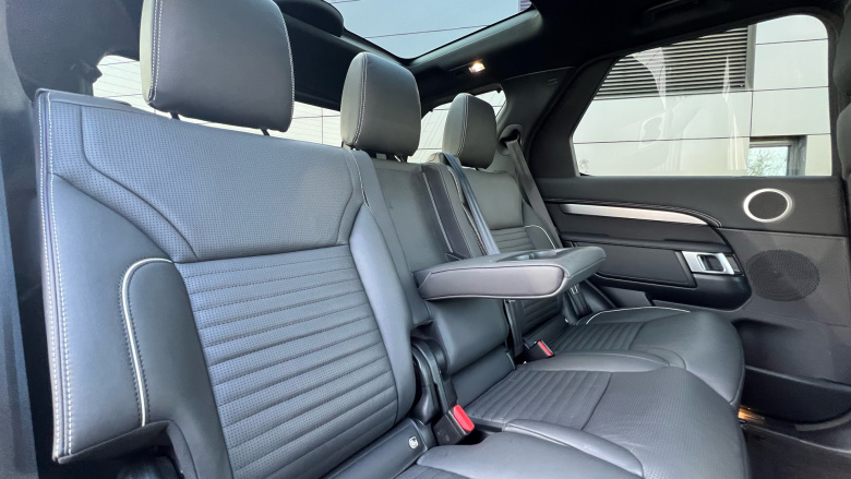 Land Rover Discovery 3.0 D300 R-Dynamic HSE 5dr Auto Diesel Station Wagon